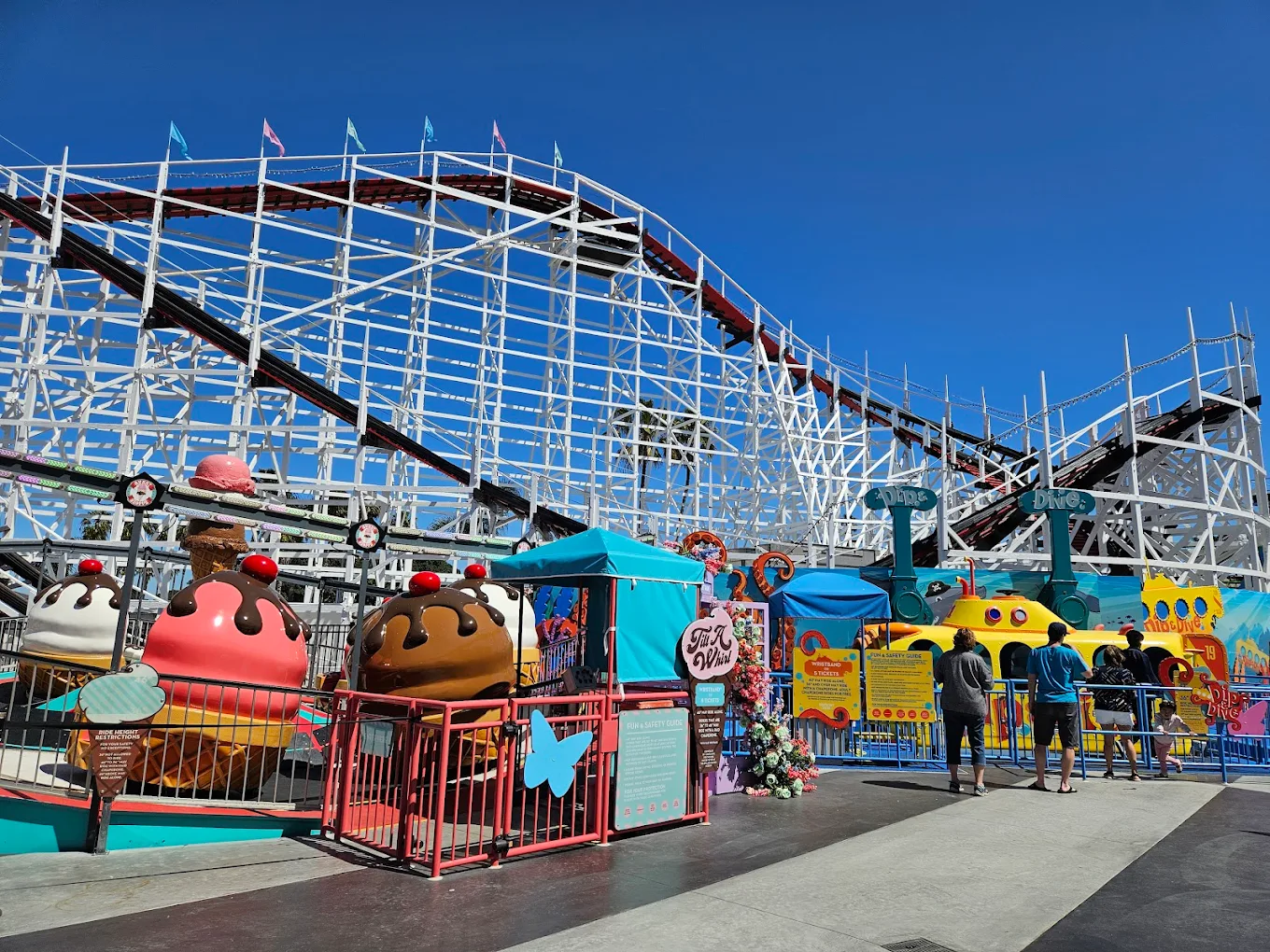 Belmont Park Mission Beach San Diego — Giant Dipper wooden roller coaster and beachfront amusement park